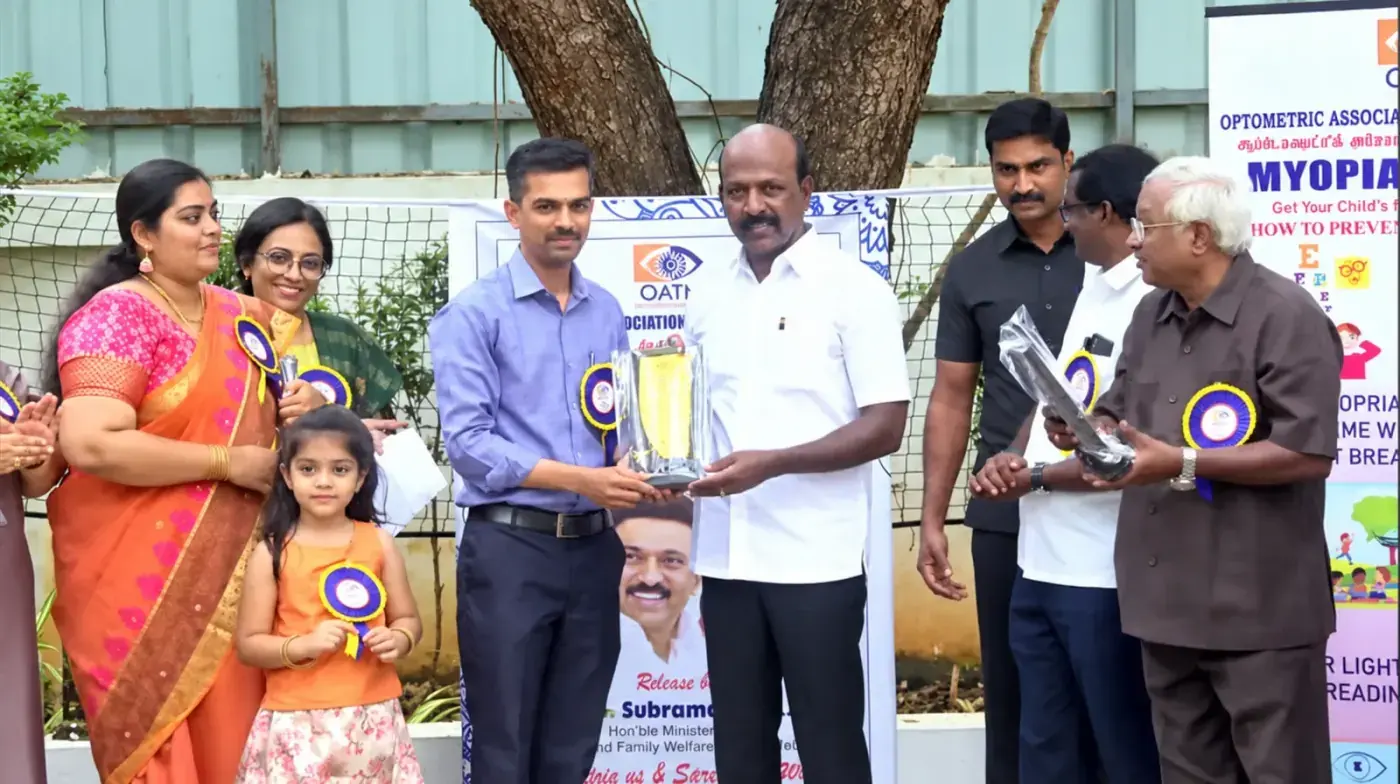 Trophy presentation at the OATN myopia awareness event